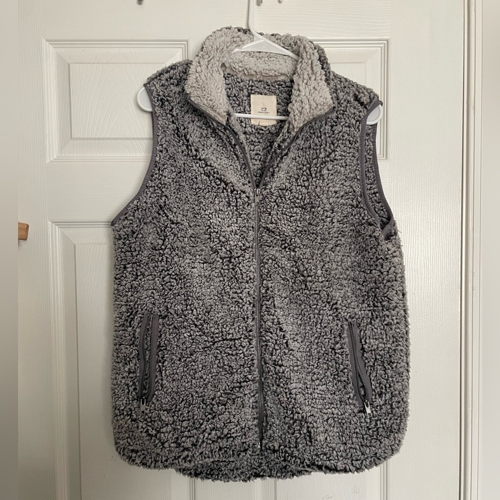 Thread & Supply Women’s Two Tone Grey Sherpa Vest size Medium